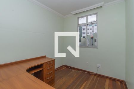 Quarto de apartamento para alugar com 4 quartos, 105m² em Estoril, Belo Horizonte