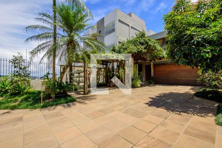 Casa à venda com 409m², 4 quartos e 6 vagasEntrada