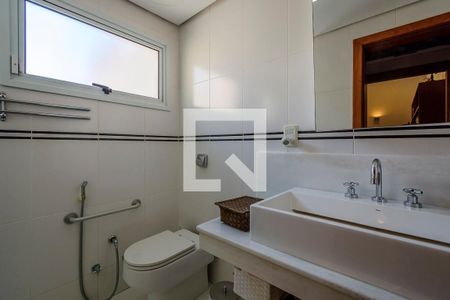 Casa à venda com 409m², 4 quartos e 6 vagasBanheiro da Suíte 2