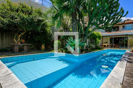 Casa à venda com 409m², 4 quartos e 6 vagasPiscina