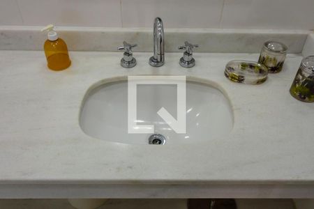 Casa à venda com 409m², 4 quartos e 6 vagasBanheiro da Suíte 3