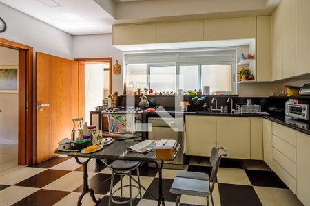 Casa à venda com 409m², 4 quartos e 6 vagasCozinha