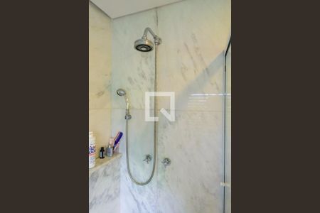 Casa à venda com 409m², 4 quartos e 6 vagasBanheiro da Suíte 1