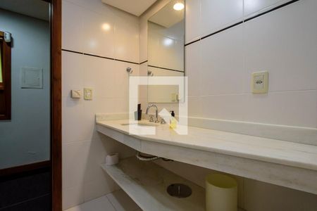 Casa à venda com 409m², 4 quartos e 6 vagasBanheiro da Suíte 4