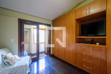 Casa à venda com 409m², 4 quartos e 6 vagasSuíte 2