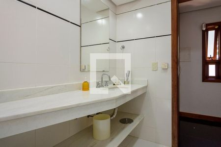 Casa à venda com 409m², 4 quartos e 6 vagasBanheiro da Suíte 3