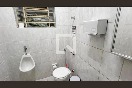 Casa à venda com 134m², 5 quartos e 2 vagas Casa à venda com 134m², 5 quartos e 2 vagasBanheiro