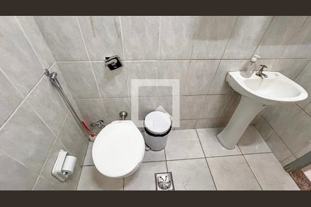 Casa à venda com 134m², 5 quartos e 2 vagas Casa à venda com 134m², 5 quartos e 2 vagasBanheiro