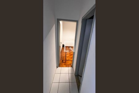 Casa à venda com 134m², 5 quartos e 2 vagas Casa à venda com 134m², 5 quartos e 2 vagasCorredor