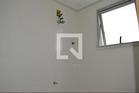 Banheiro de apartamento à venda com 2 quartos, 52m² em Linda Vista, Contagem