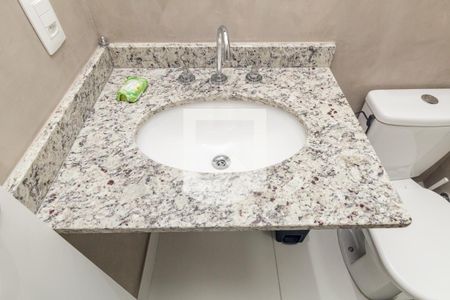 Banheiro de kitnet/studio para alugar com 1 quarto, 21m² em República, São Paulo