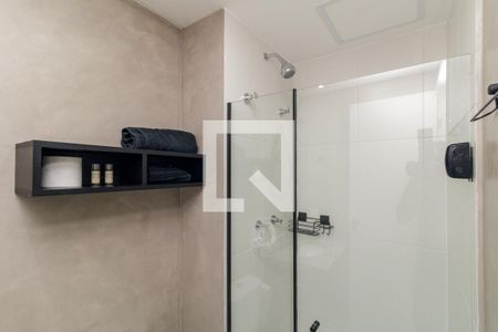 Banheiro de kitnet/studio para alugar com 1 quarto, 21m² em República, São Paulo