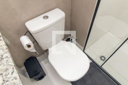 Banheiro de kitnet/studio para alugar com 1 quarto, 21m² em República, São Paulo