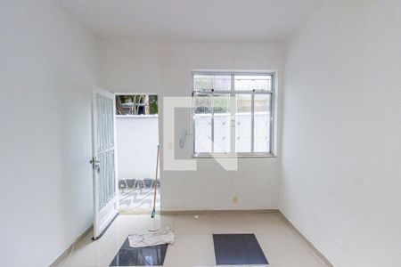 Sala de casa de condomínio para alugar com 2 quartos, 65m² em Vila Valqueire, Rio de Janeiro