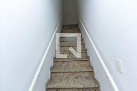 Escada de casa para alugar com 4 quartos, 160m² em Indianópolis, São Paulo