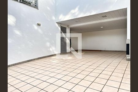 Casa à venda com 450m², 5 quartos e 4 vagasÁrea Externa