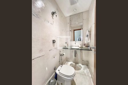 Casa à venda com 450m², 5 quartos e 4 vagasLavabo