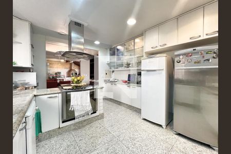 Casa à venda com 450m², 5 quartos e 4 vagasCozinha