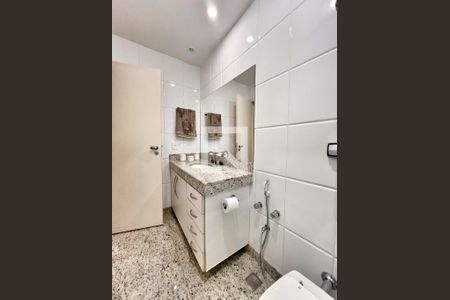 Casa à venda com 450m², 5 quartos e 4 vagasBanheiro