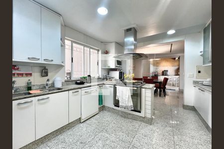 Casa à venda com 450m², 5 quartos e 4 vagasCozinha