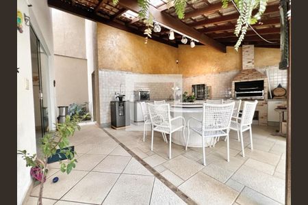 Casa à venda com 450m², 5 quartos e 4 vagasVaranda