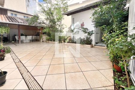 Casa à venda com 450m², 5 quartos e 4 vagasÁrea Externa