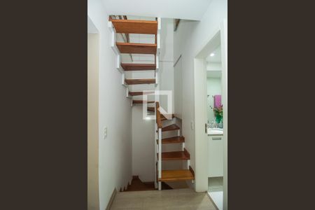 Escada de casa de condomínio à venda com 4 quartos, 222m² em Teresópolis, Porto Alegre