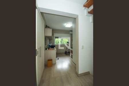 Corredor de casa de condomínio à venda com 4 quartos, 222m² em Teresópolis, Porto Alegre