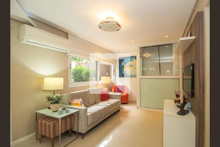 Sala de casa de condomínio à venda com 4 quartos, 222m² em Teresópolis, Porto Alegre