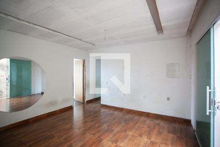 Sala de casa à venda com 4 quartos, 110m² em Santa Terezinha, Belo Horizonte