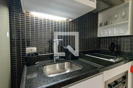 Sala e cozinha de apartamento para alugar com 1 quarto, 43m² em Vila Olímpia, São Paulo