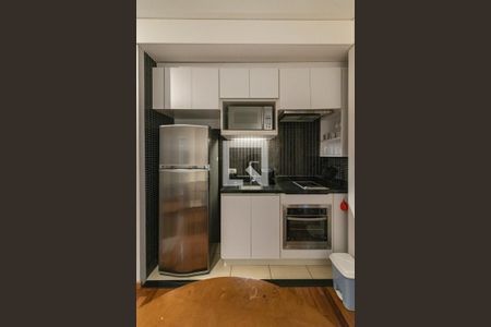 Sala e cozinha de apartamento para alugar com 1 quarto, 43m² em Vila Olímpia, São Paulo