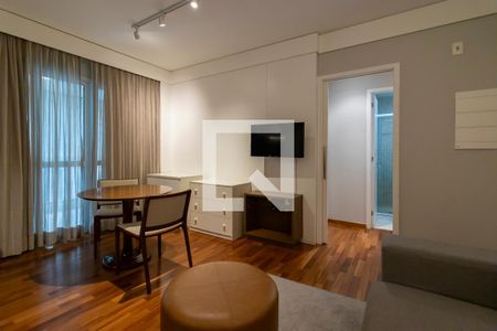 Sala e cozinha de apartamento para alugar com 1 quarto, 43m² em Vila Olímpia, São Paulo