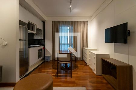 Sala e cozinha de apartamento para alugar com 1 quarto, 43m² em Vila Olímpia, São Paulo