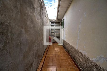 Casa à venda com 375m², 2 quartos e 2 vagascorredor lateral_2