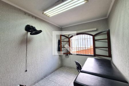 Casa para alugar com 234m², 3 quartos e 2 vagasQuarto (casa de cima)