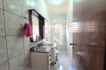 Casa para alugar com 234m², 3 quartos e 2 vagasBanheiro (casa de cima)