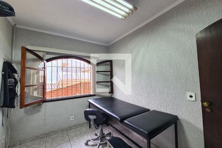 Casa para alugar com 234m², 3 quartos e 2 vagasQuarto (casa de cima)