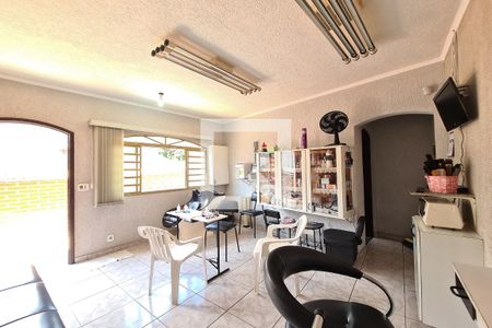 Casa para alugar com 234m², 3 quartos e 2 vagasSala (casa de cima)