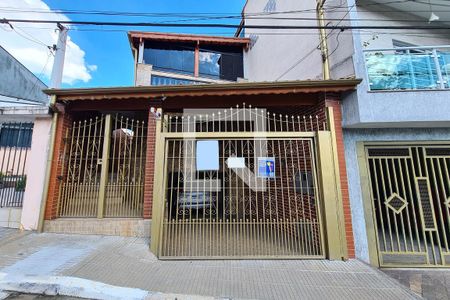 Casa para alugar com 234m², 3 quartos e 2 vagasFachada