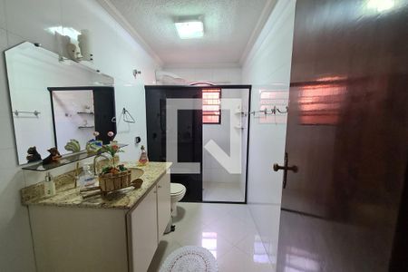 Casa para alugar com 234m², 3 quartos e 2 vagasBanheiro (casa de baixo)