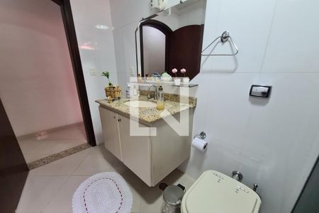 Casa para alugar com 234m², 3 quartos e 2 vagasBanheiro (casa de baixo)