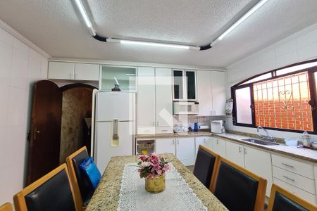 Casa para alugar com 234m², 3 quartos e 2 vagasCozinha (casa de baixo)