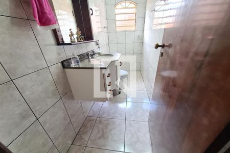 Casa para alugar com 234m², 3 quartos e 2 vagasBanheiro (casa de cima)