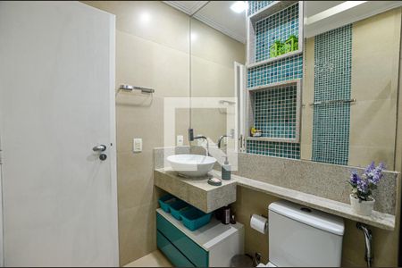 Casa de condomínio à venda com 364m², 3 quartos e 2 vagas Casa de condomínio à venda com 364m², 3 quartos e 2 vagasBanheiro Social