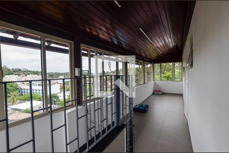 Casa de condomínio à venda com 364m², 3 quartos e 2 vagas Casa de condomínio à venda com 364m², 3 quartos e 2 vagasÁrea Externa Fundos