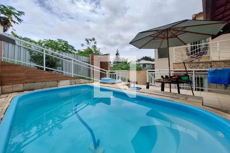 Casa à venda com 160m², 4 quartos e 3 vagasPiscina
