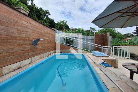 Casa à venda com 160m², 4 quartos e 3 vagasPiscina