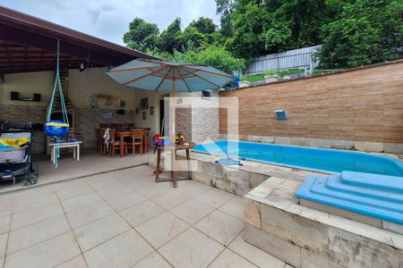 Casa à venda com 160m², 4 quartos e 3 vagasPiscina
