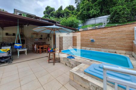 Casa à venda com 160m², 4 quartos e 3 vagasPiscina